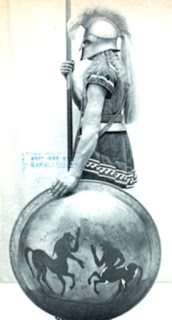 Guerrero espartano. El pelo largo era característico de los hombres de Esparta, según Heródoto, era símbolo de hombre libre Guerrero espartano. El pelo largo era característico de los hombres de Esparta, según Heródoto, era símbolo de hombre libre
