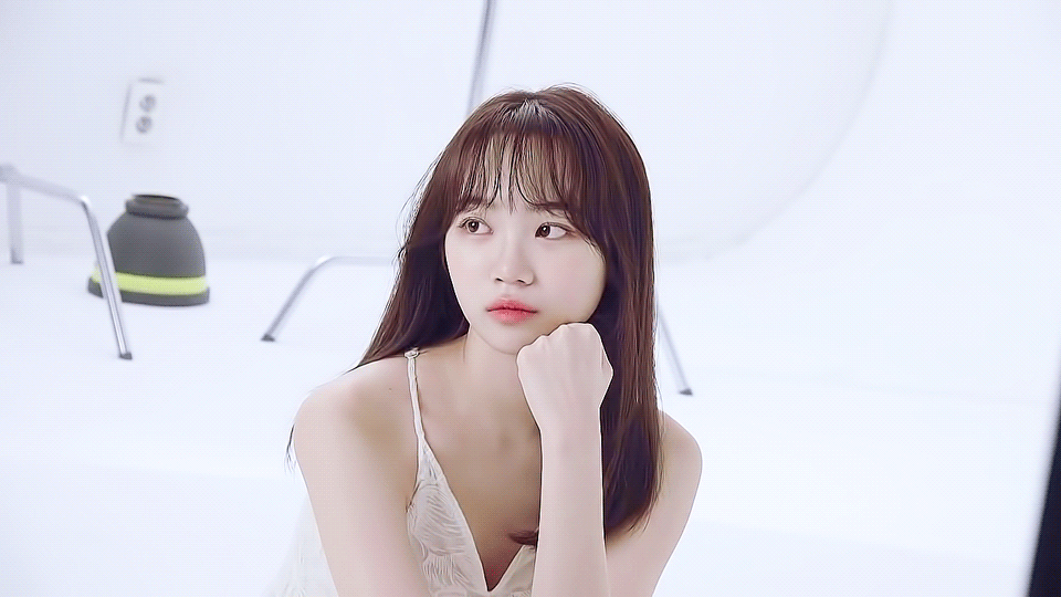 김채원 새 프로필 촬영 - 꾸르