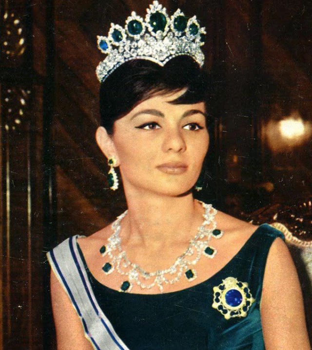 17 Beautiful Portraits of a Young Farah Pahlavi, the Last Empress of ...