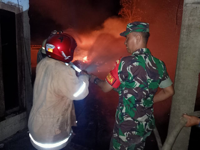 Dua Rumah Di Mondokan Terbakar
