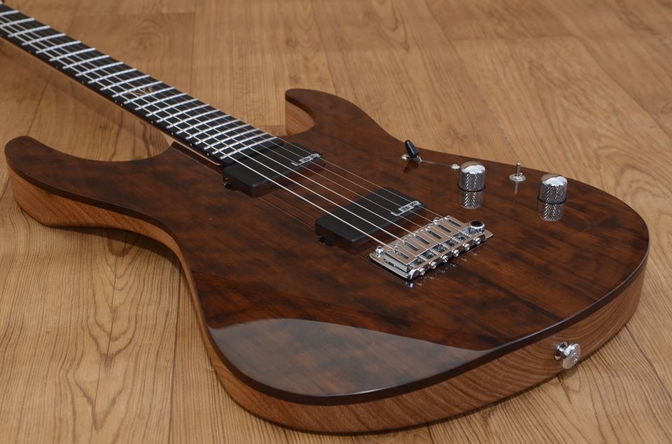 BatePapo com o luthier Rodrigo Almino (R. Almino Guitars)