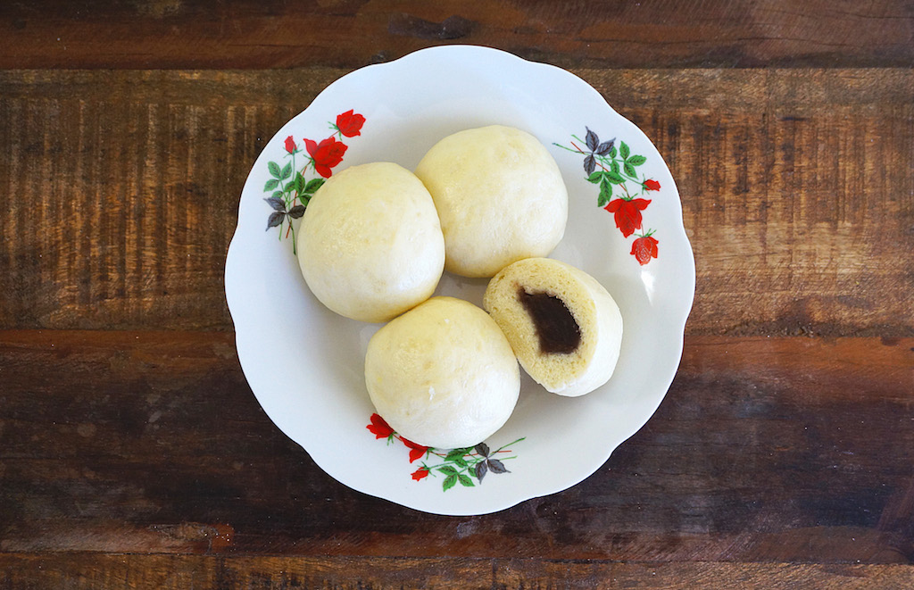 Tau Sar Pau/Bao (Steamed Red Bean Paste Buns)
