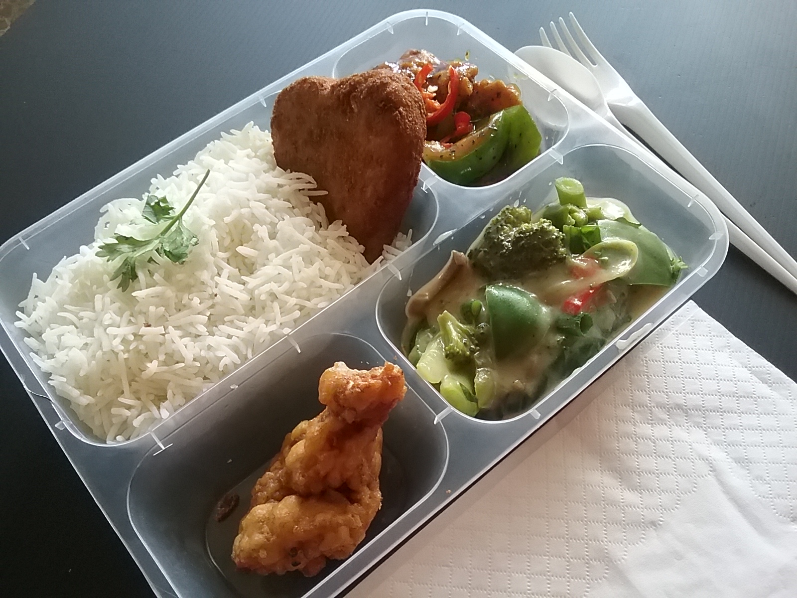 TINGKAT & BENTO MEALS 12 International Bento (Halal)