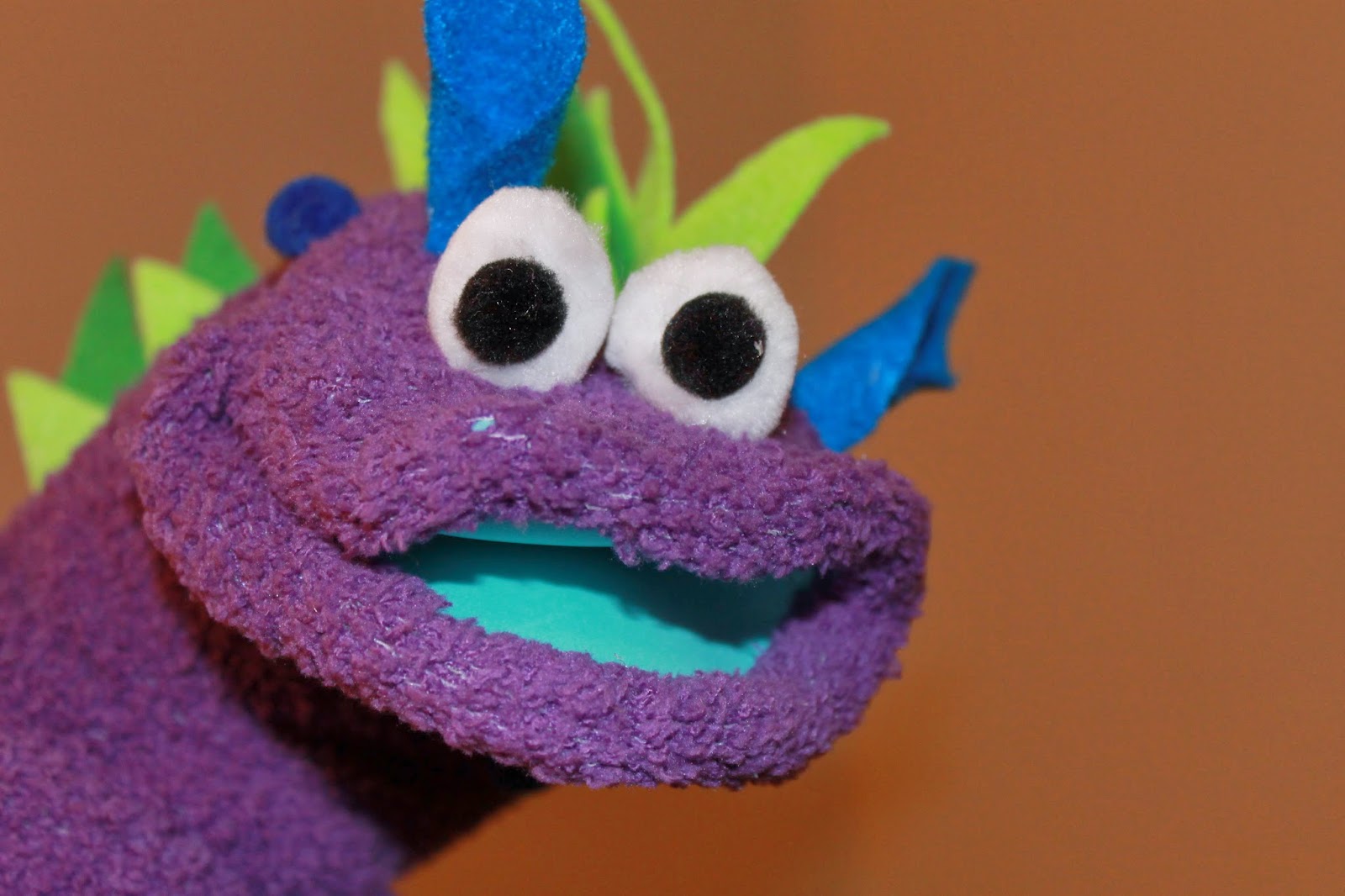 sock puppets, dinosaur sock puppet