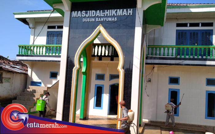 Seterililsasi Masjid Terhadap Vidurs Corona, Risma Menangasiamang Gelar Penyemprotan Desinfektan
