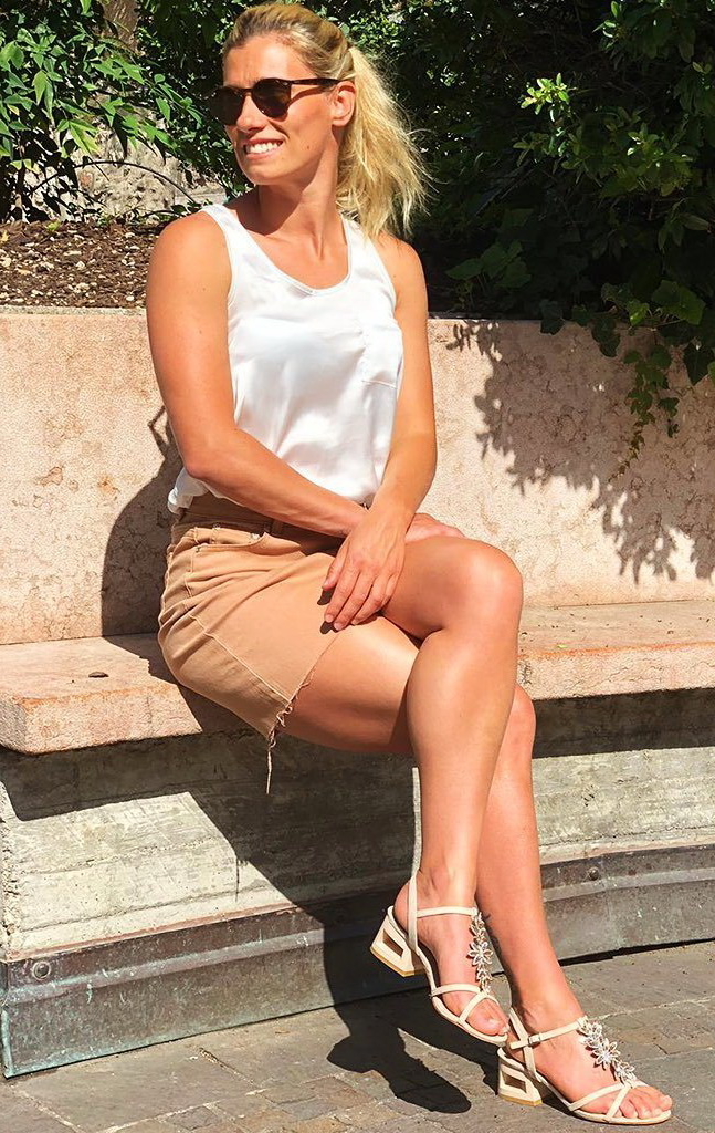 Her Calves Muscle Legs Fetish Beautiful Crossed Legs Gallery