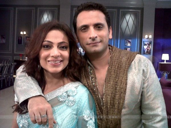 Kids join hands to unite Neha-Vikram and Ram-Priya in Bade Achhe