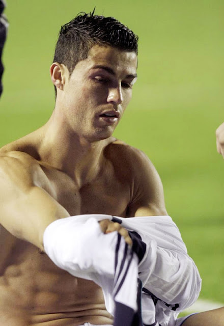 Hot Guys: Sexy Cristiano Ronaldo Takes His Shirt Off During A Game