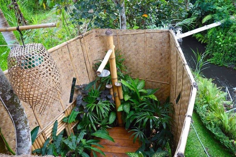 Ducha de exterior de bricolaje o DIY con bambú. duchas de exterior fáciles y rápidas