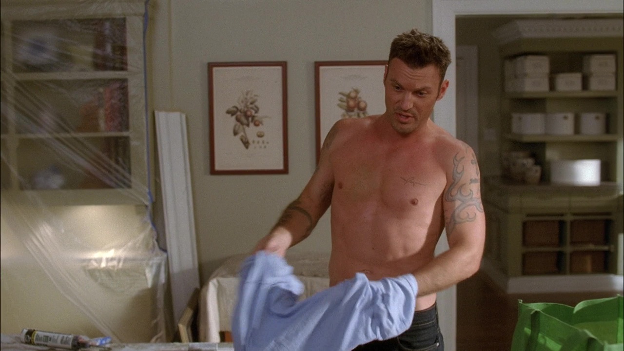 Brian Austin Green shirtless in Desperate Housewives 7-02 "You Must Me...