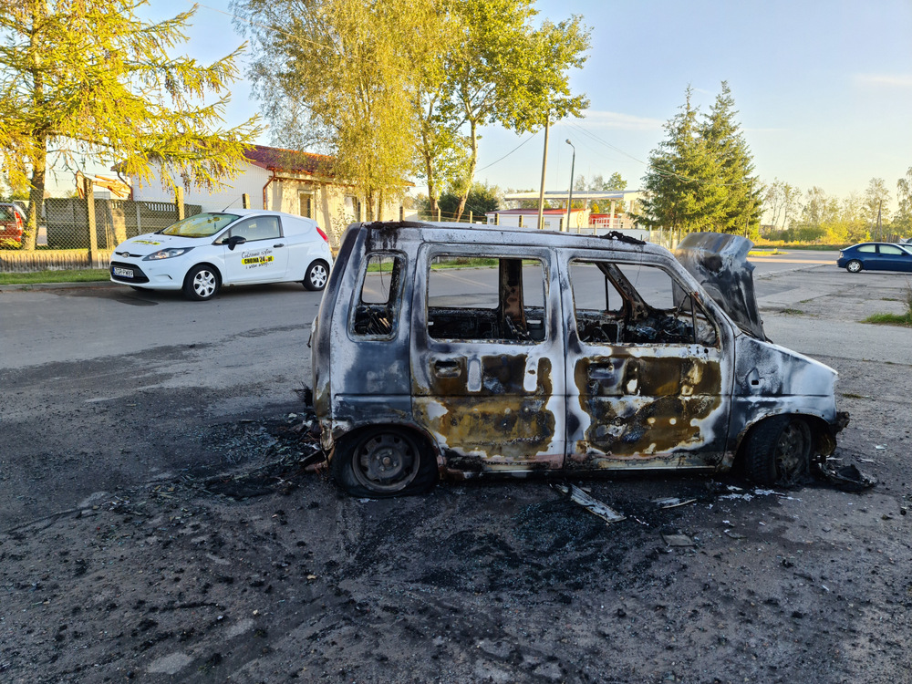 W nocy spłonęło auto [foto] chojna24.pl największy