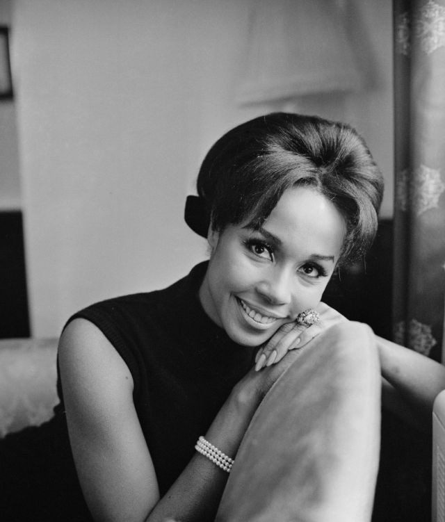 20 Stunning Black and White Photos of a Young and Beautiful Diahann
