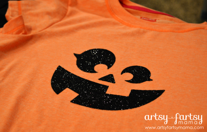 DIY Pumpkin Shirt at artsyfartsymama.com #Halloween #kids #pumpkin #cricut