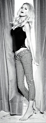 Gail Carriger in Sunnyvale in a Black & White Skirt