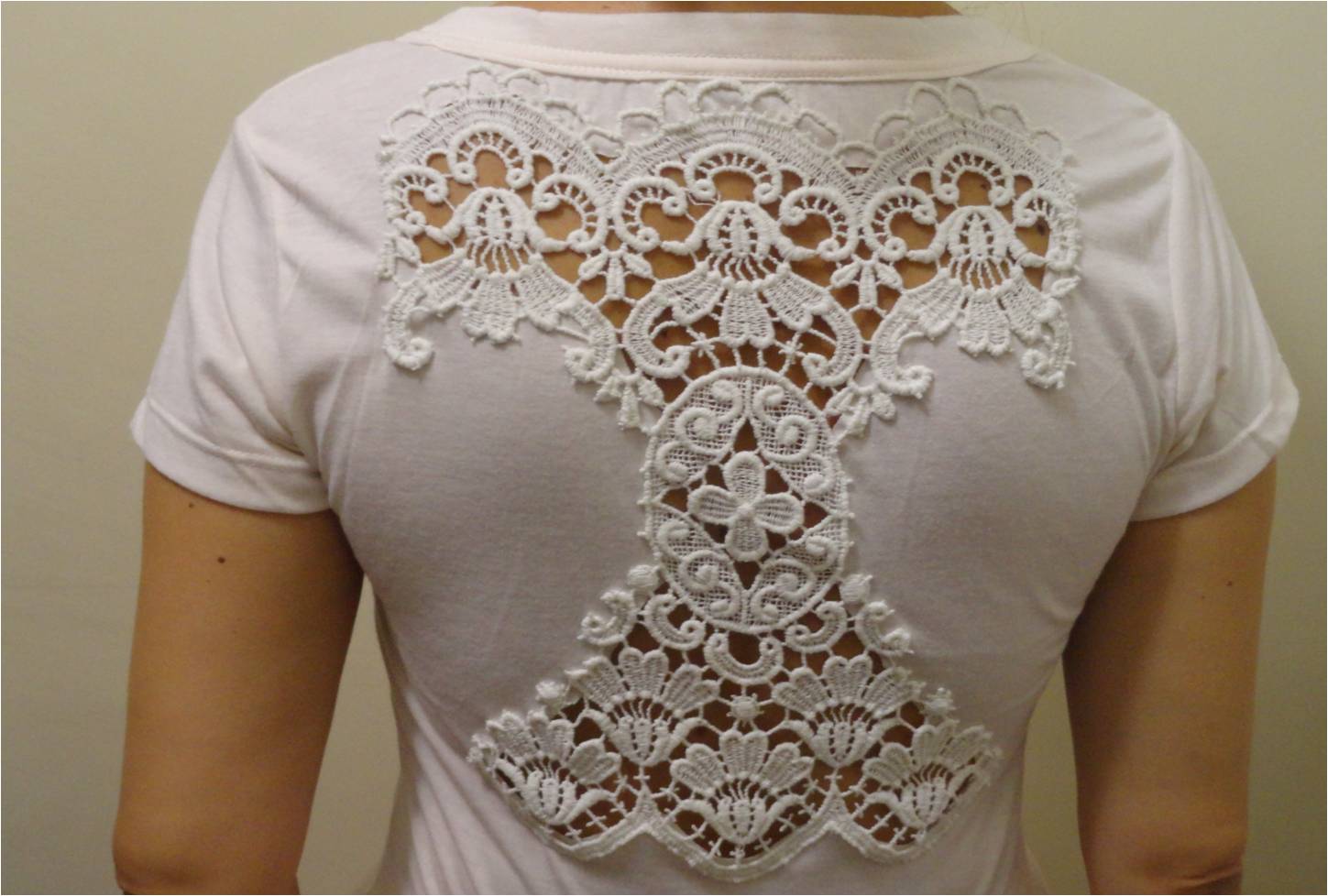 украшение платья кружевом. украшение одежды кружевом. отделка платья кружевом. отделка кружевом. кружево в одежде.