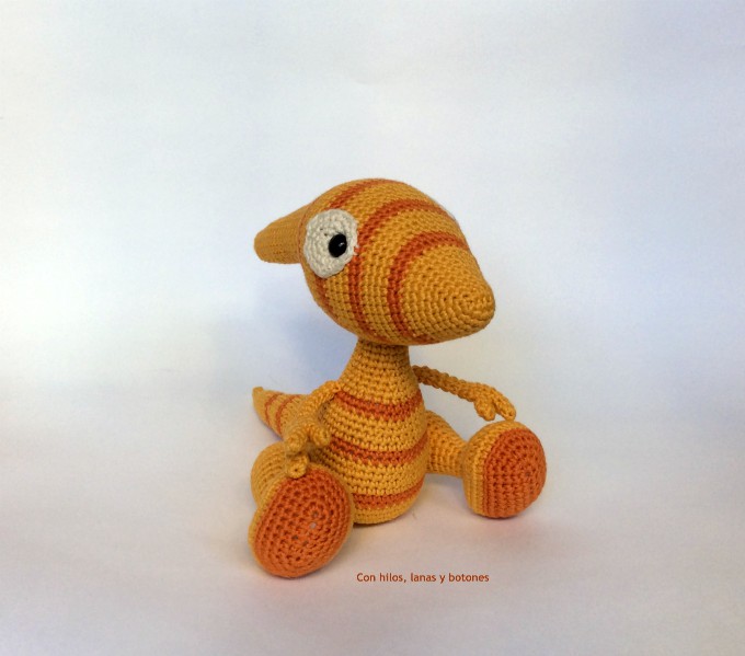 Con hilos, lanas y botones: Paula the Parasaurolophus amigurumi