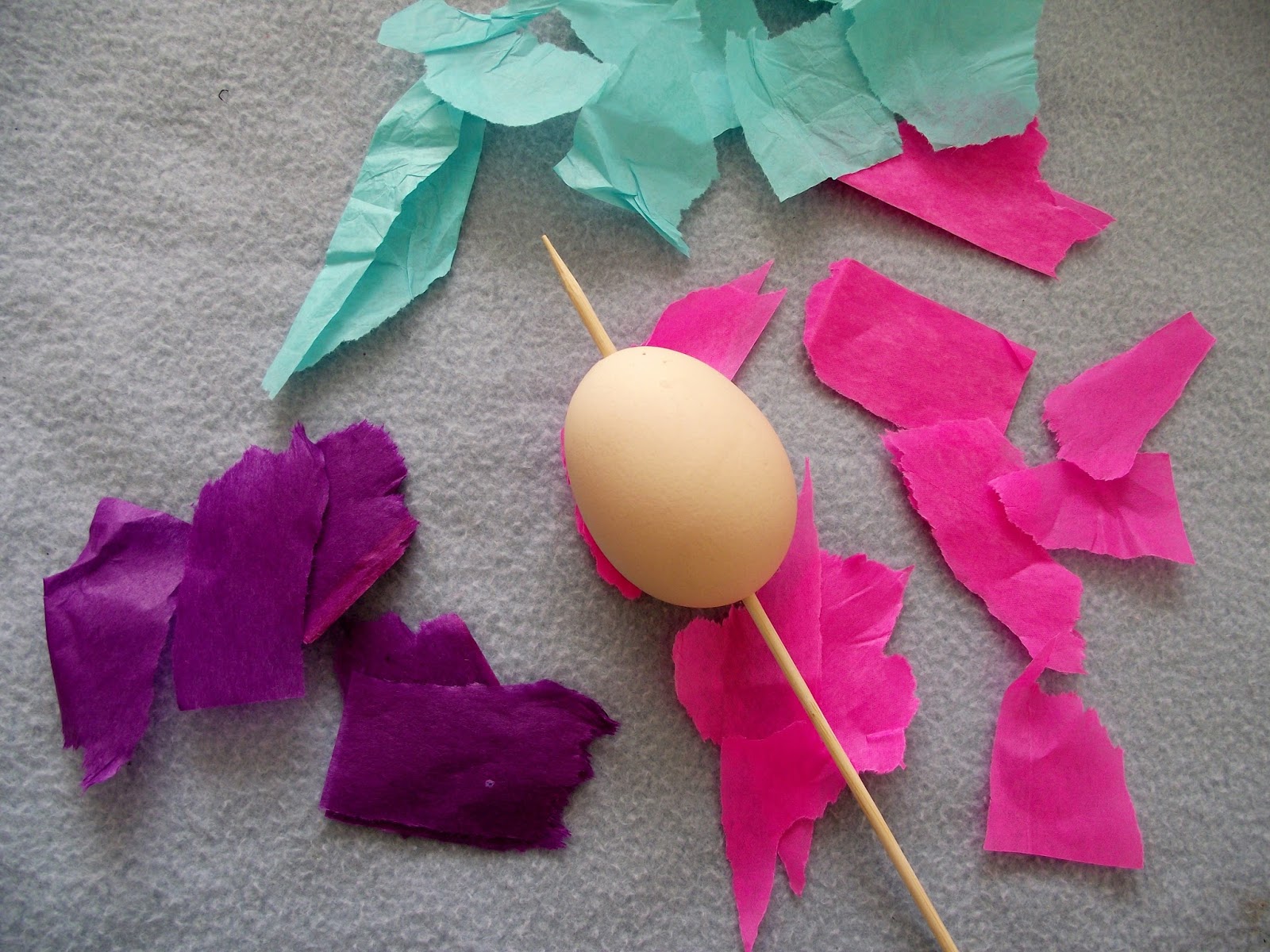 Jak Zrobic żonkila Z Bibuly DIY - zrób to sam : TUTORIAL- Jak zrobić wydmuszki oklejone bibułką?