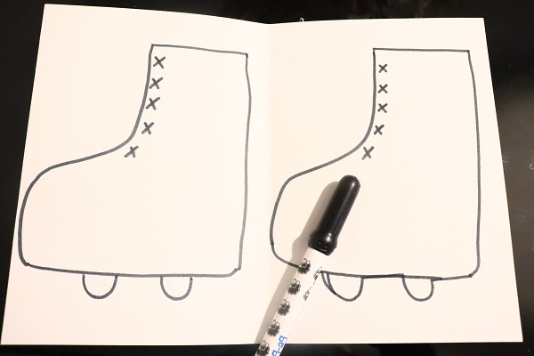 La Brigade D Annaelle Decorer Des Patins A Glace Avec Des Gomettes