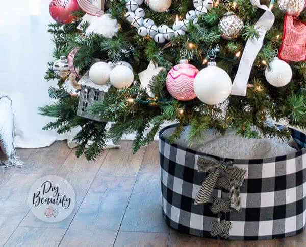 Create a Pretty and Plaid Christmas Tree