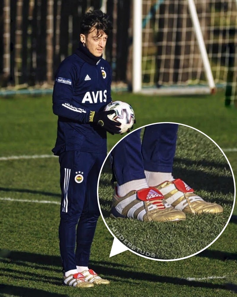 Mesut Switches Between Golden Adidas & Nike Boots - Footy