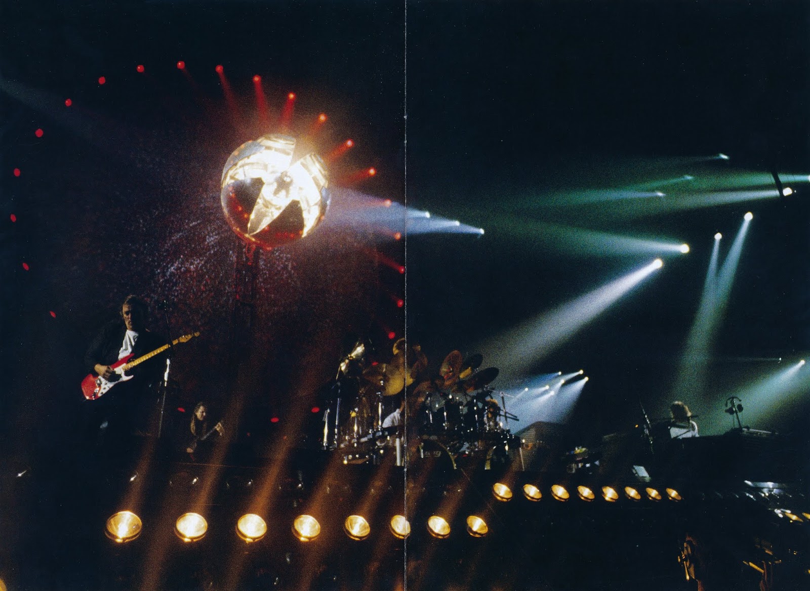 Pink floyd pulse live 1994. Пинк флойд лондон 1994. Концерт пинк флойд 1994 в англии пульс. Pink floyd 1994-p. Pink floyd tour 1994.