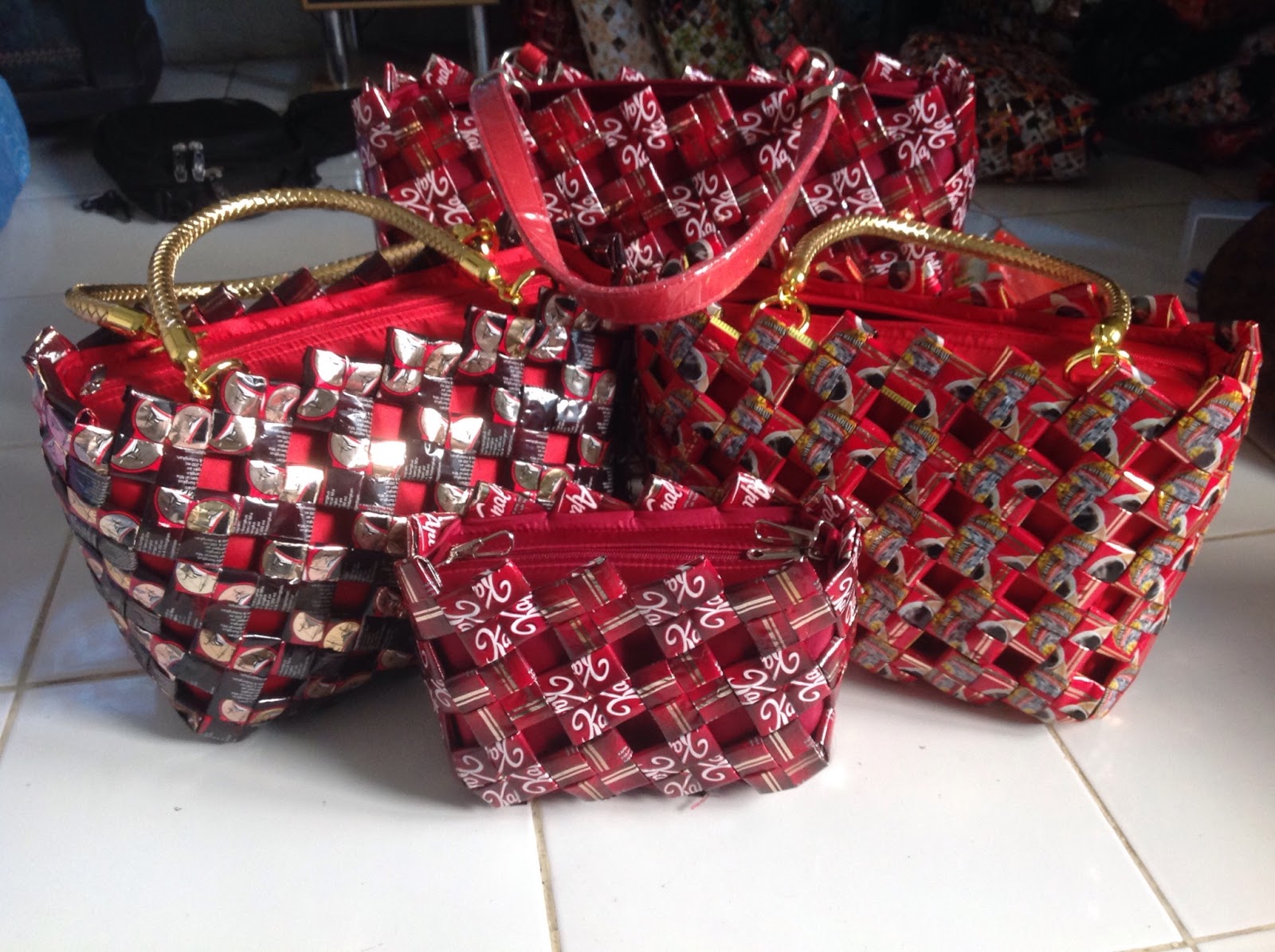 Cara Membuat Tas dari Bungkus Kopi Kapal Api dengan Gambar