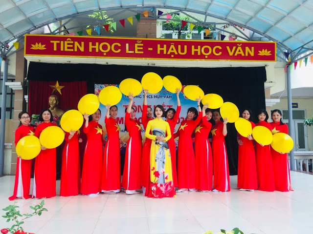 Áo dài cờ đỏ sao vàng đồng phục quận Thanh Xuân