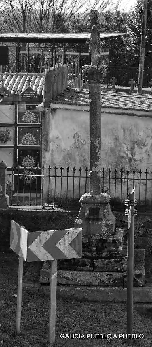 GALICIA PUEBLO A PUEBLO CRUCEIRO DE LABACENGOS, MOECHE