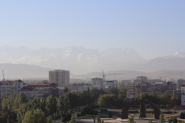 Kirghizistan, Bichkek, Jibek Jolu Prospekt, Ala-Too, © L. Gigout, 2012