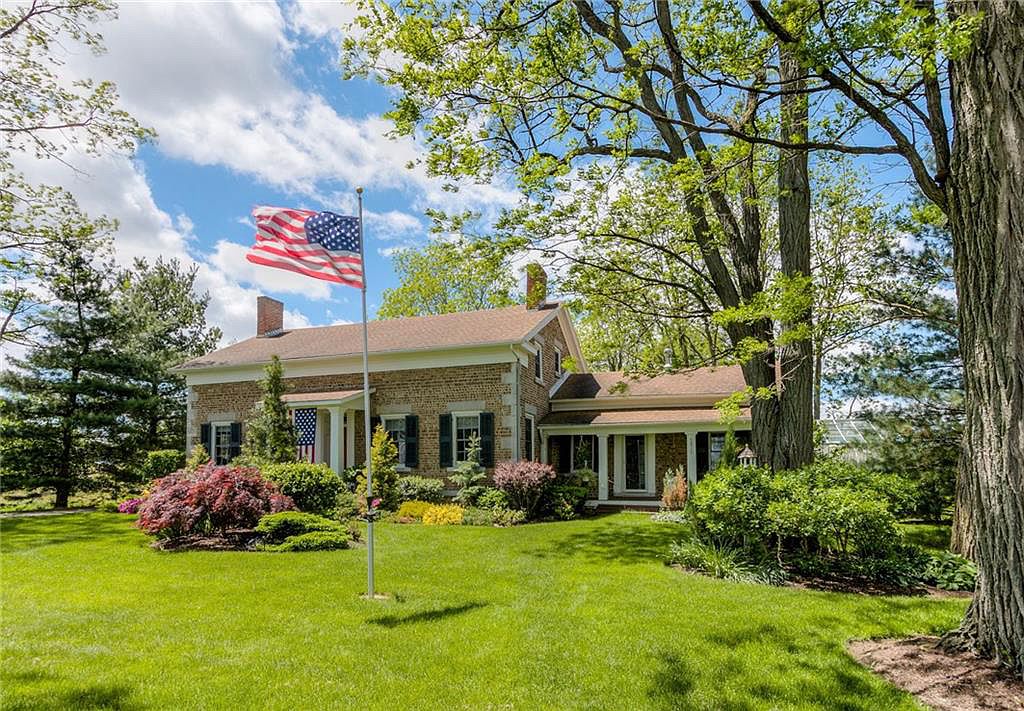 Sweet House Dreams 1842 Cobblestone Colonial in Geneva, New York