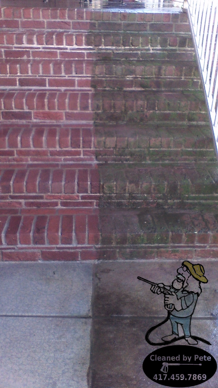 House Washing Springfield MO. Cleaned by Pete mobile contract cleaners