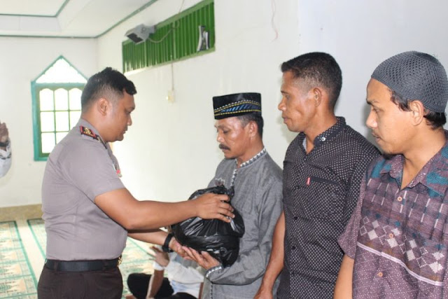 Rachmad Amsori Kunjunga Warga Muslim di Pulau Numfor Rachmad Amsori Kunjunga Warga Muslim di Pulau Numfor
