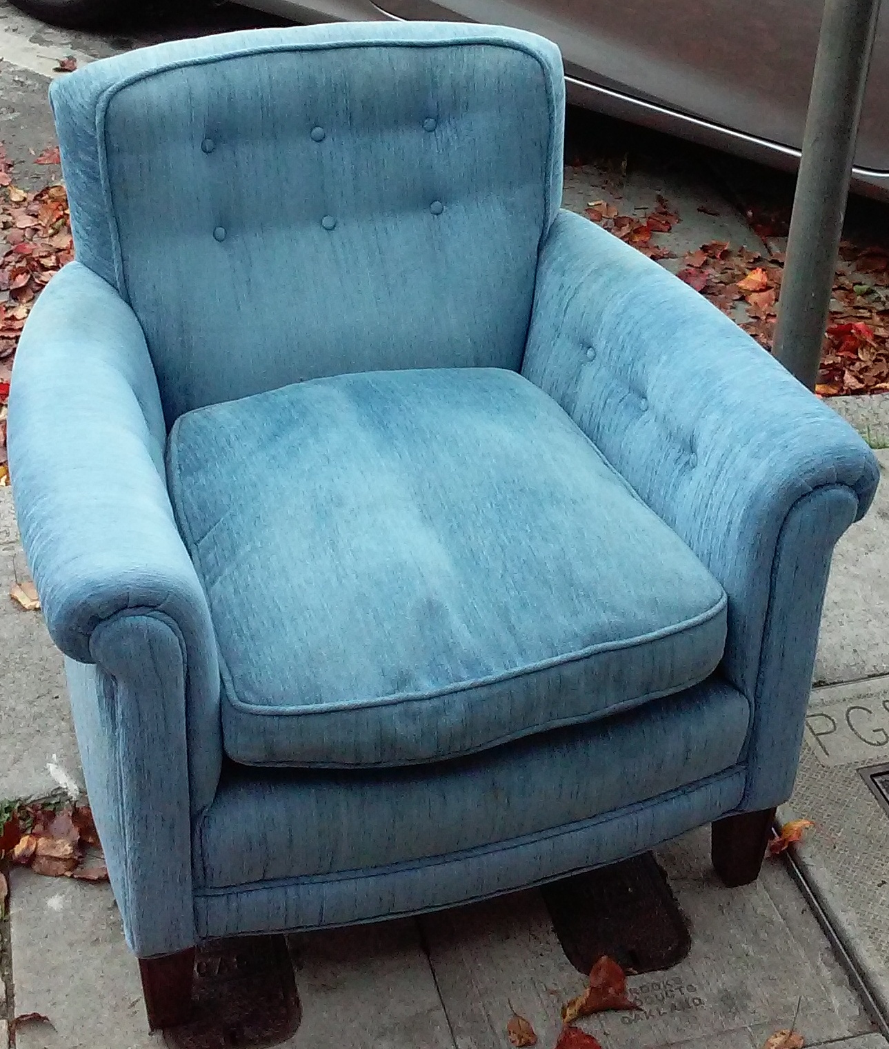 UHURU FURNITURE & COLLECTIBLES SOLD Baby Blue Vintage Armchair 80
