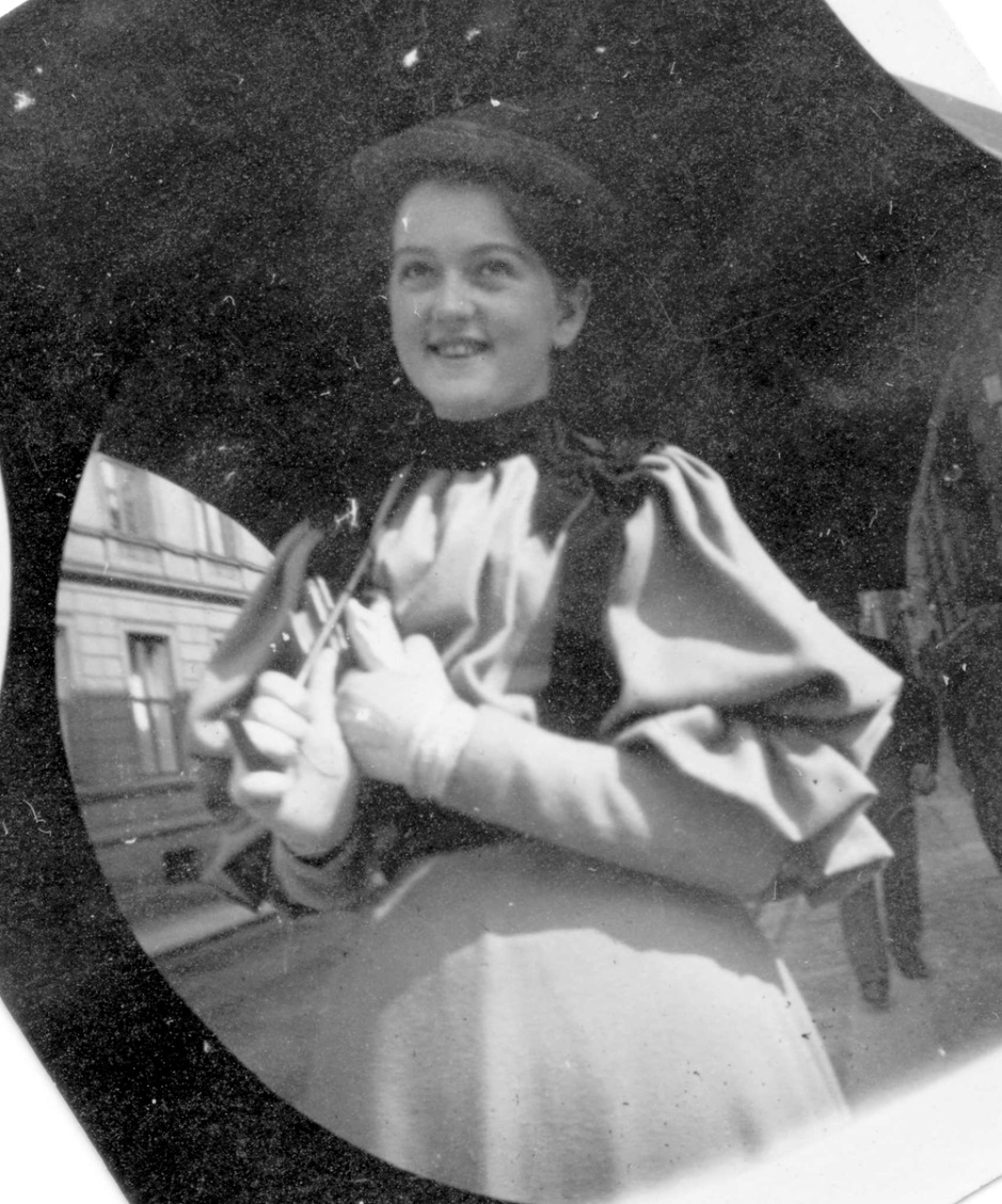 A Norwegian Student Used an Early Spy Camera to Take Candid Street Scenes of Oslo in the 1890s - 89