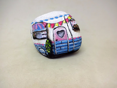 COMO PINTAR PIEDRAS CON CARAVANA HAPPY CAMPER PASO A PASO