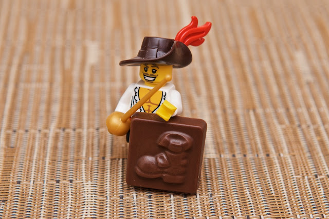 Lego - Advent Calendar - Calendrier de l'Avent - botte - boot - mousquetaire - d'artagnan - musketeer - epeist - épéiste - Lego - Chocolat au lait