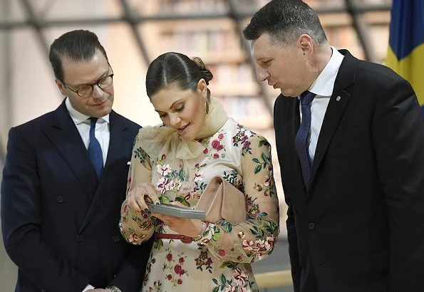 President of Latvia, Raimonds Vējonis and Ms. Iveta Vējone welcomed Crown Princess Victoria and Prince Daniel with a state ceremony held at Riga Palace