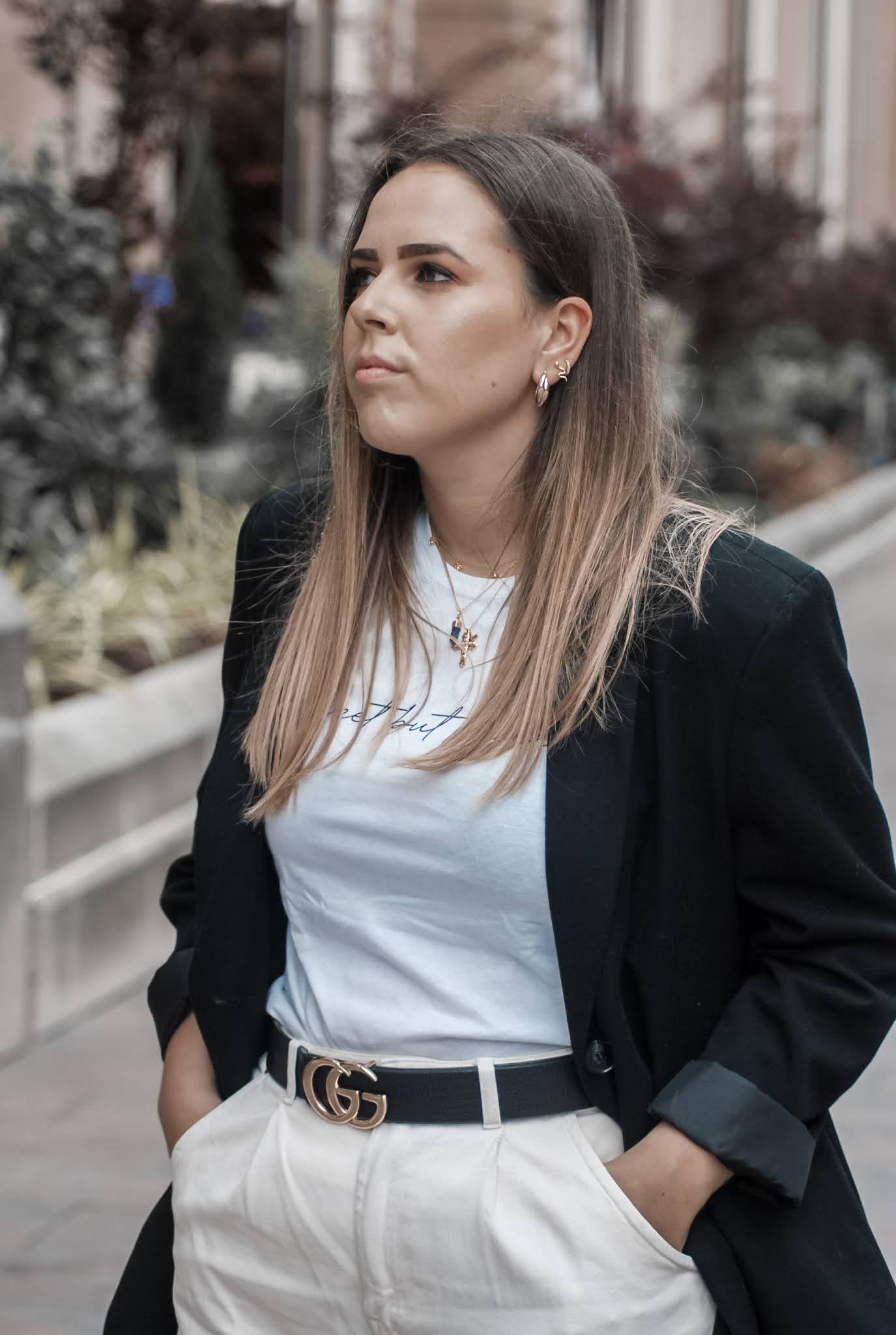 Outfit con slouchy beige