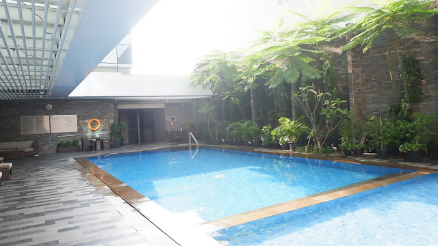 kolam renang hotel grand mercure jakarta harmoni