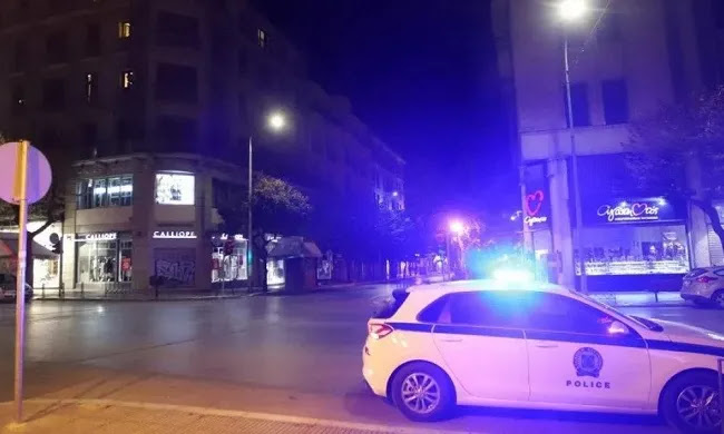 Αλλοδαποί πυροβόλησαν άτομο αλβανικής καταγωγής στην πλατεία Αττικής Αλλοδαποί πυροβόλησαν άτομο αλβανικής καταγωγής στην πλατεία Αττικής