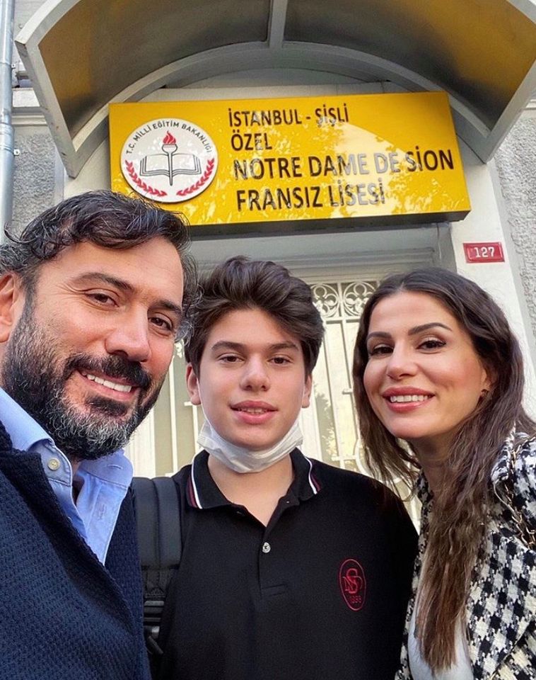 Ertem Şener, oğlunun ilk okul gününde zengin özel Fransız kolej Yıllık 121678131_3232536140202030_3703187713269662426_o