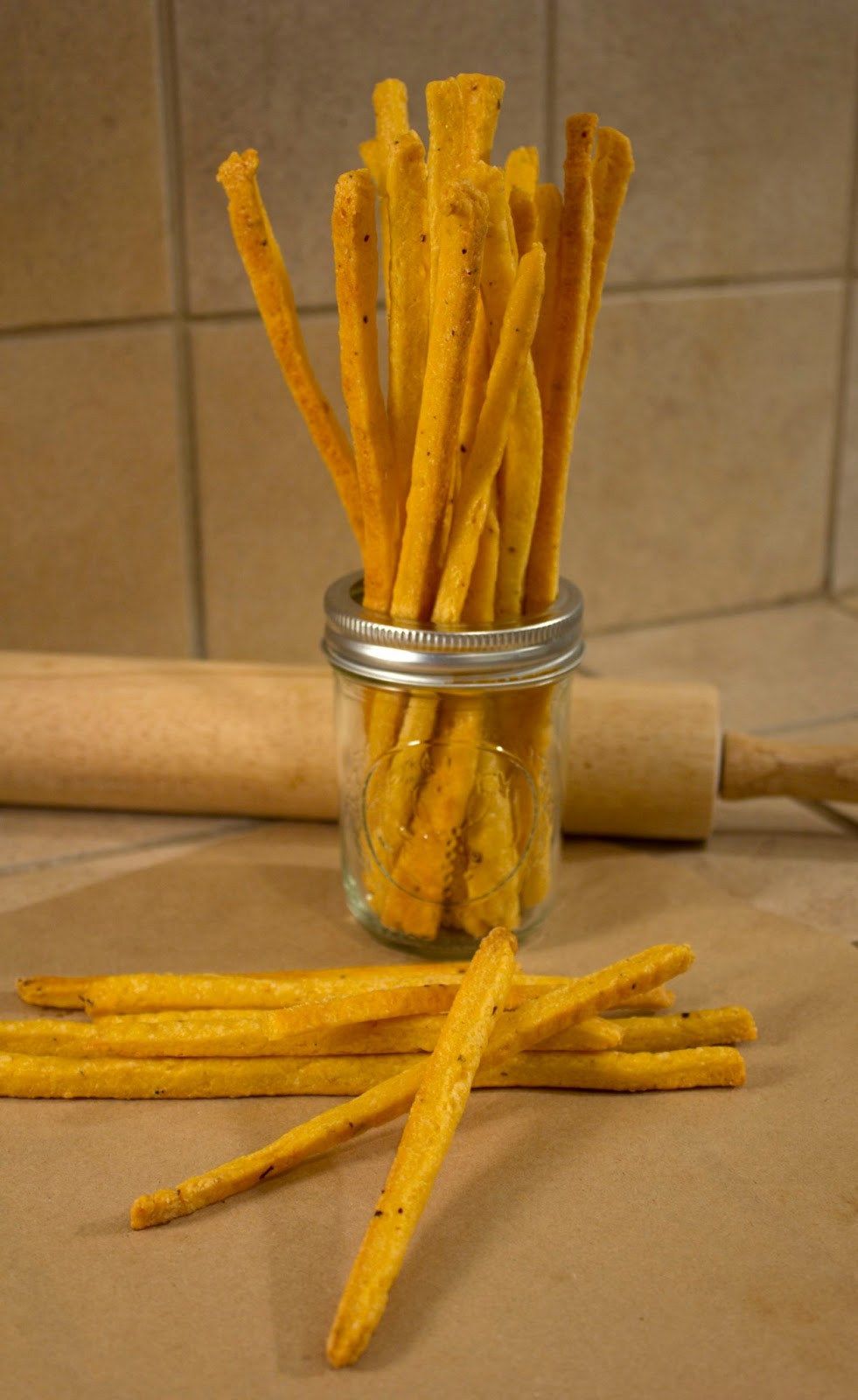 Munched Baked Cheddar Cheesy Straws