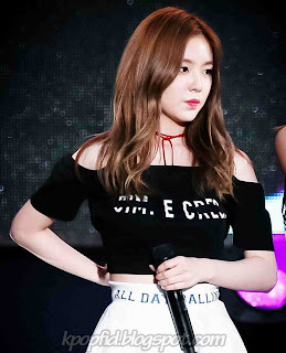 Gambar Poto Irene Red Velvet saat bernyanyi dipanggung Gambar Poto Irene Red Velvet saat bernyanyi dipanggung