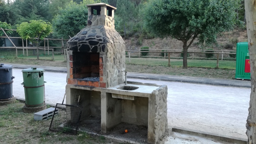 Churrasqueira Parque Merendas Bostelim