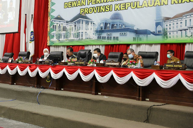 Wagub Sampaikan Jawaban Atas Pandangan Umum Fraksi-Fraksi DPRD Kepri Tentang Ranperda  RPJMD 2021-2026