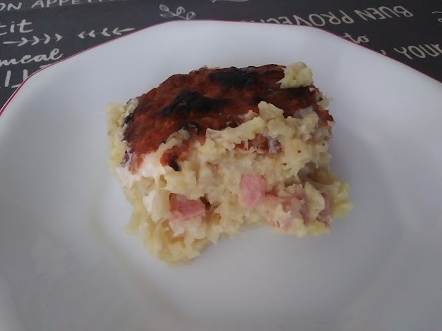 Pastel de coliflor al curry con jamón cocido y queso