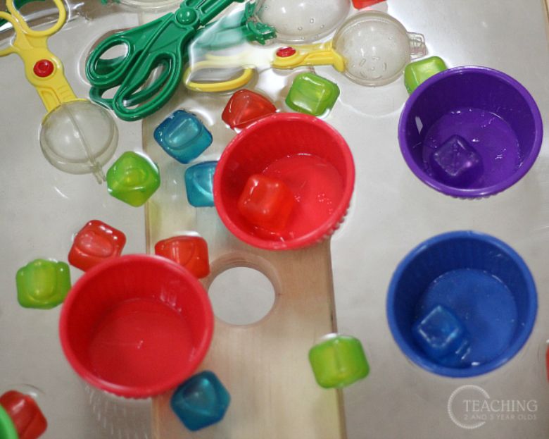 colour sorting water activity for toddlers