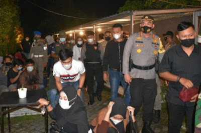Gegara Tidak Pakai Masker Puluhan Remaja di Pekanbaru Dihukum Jongkok