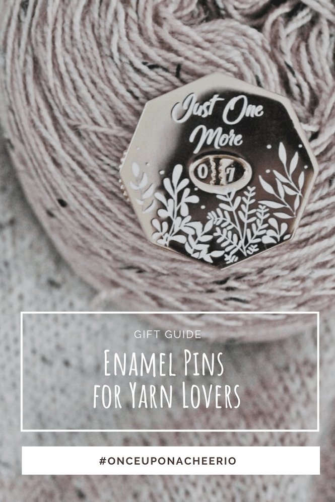 CG6627...ENAMELLED PIN FOR ALL THAT LOVE TO CROCHET FREE UK P&P 