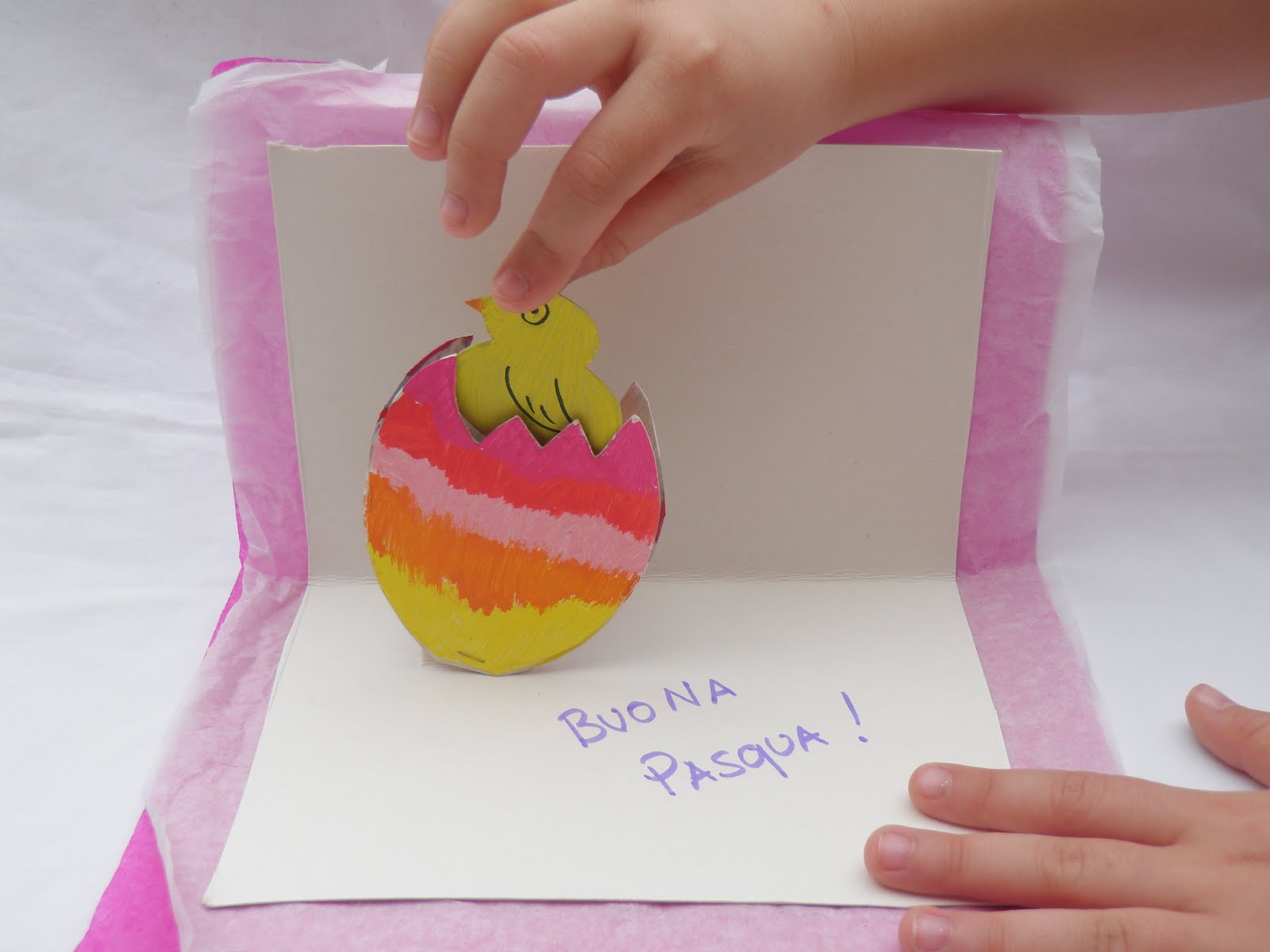 Lavoretti di Pasqua: biglietto pop-up con i coniglietti